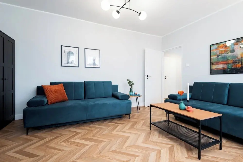 Friends - by Kairos Apartments