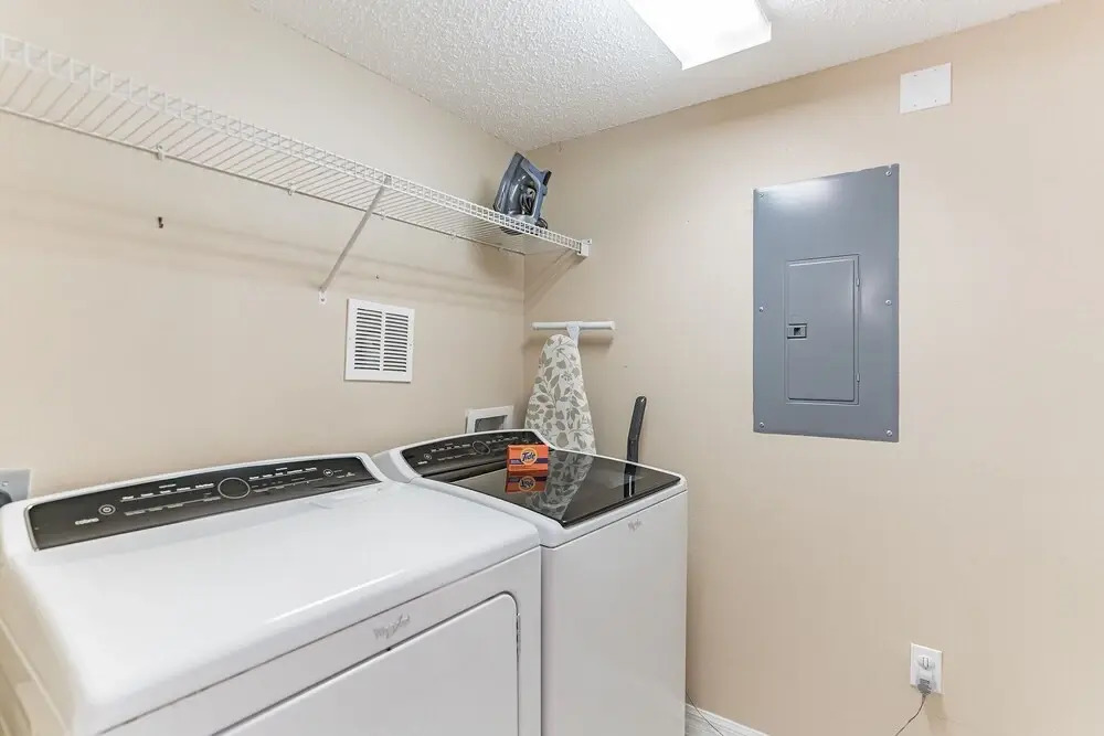 Mickey's Magic Retreat - Condo In Gated Community With Private Back Patio & Hot Tub! 3 Bedroom Townhouse by Redawning