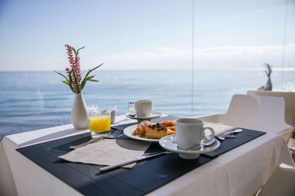 Отель Suites del Mar By Melia