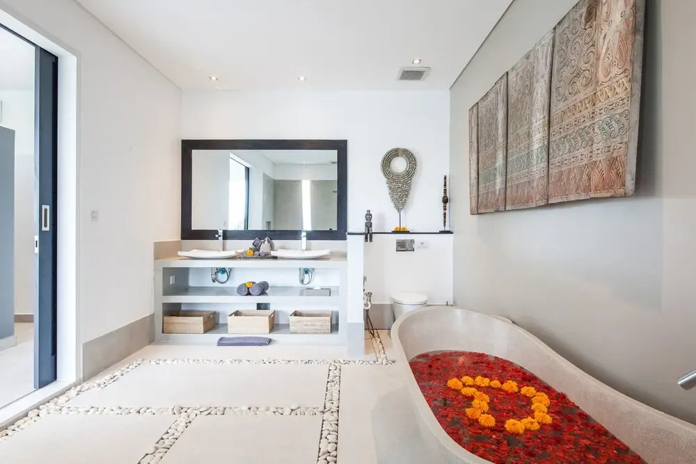 Captivating Villa Walk to the Beach