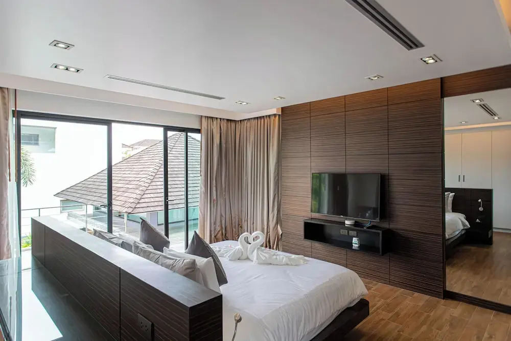 Tropical Haven Villa 4-Bedroom Private Pool Butler Choeng Thale Phuket