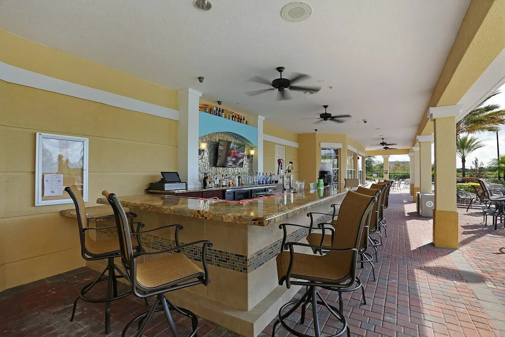 Vista Cay - 4102 Breakview Dr