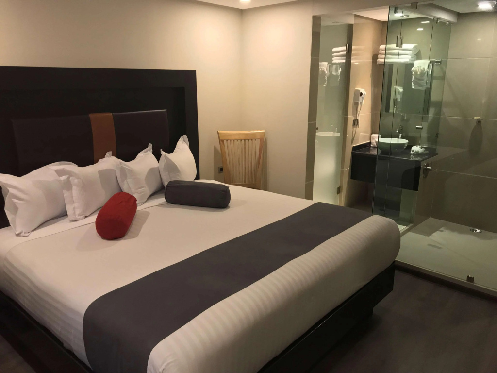 Best Western Plus Metepec & Suites