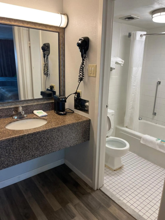 Wilkes-Barre Inn & Suites