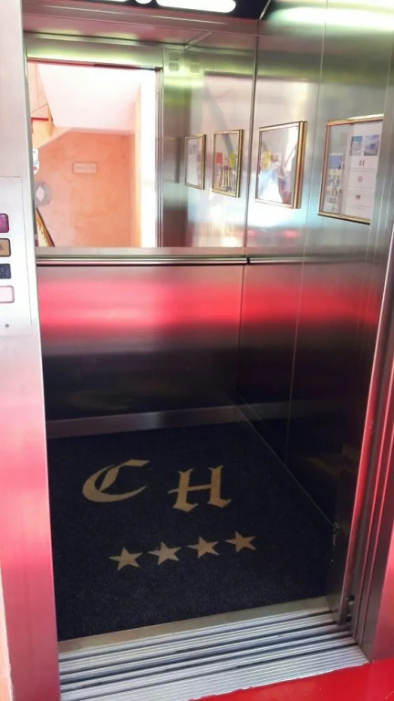 Caroline Hotel