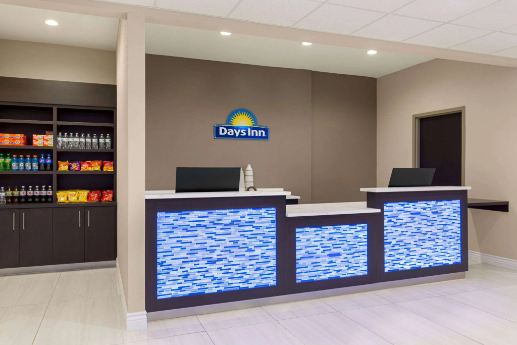 Days Inn & Suites by Wyndham Tomball Houston NW