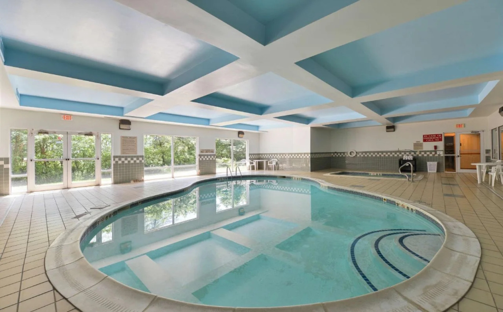BlissPoint Inn & Suites Marion