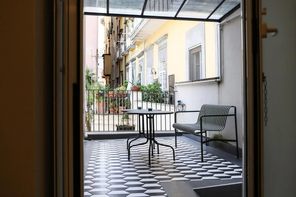 Stylish Suite at Piazza Bellini by Wonderful Italy