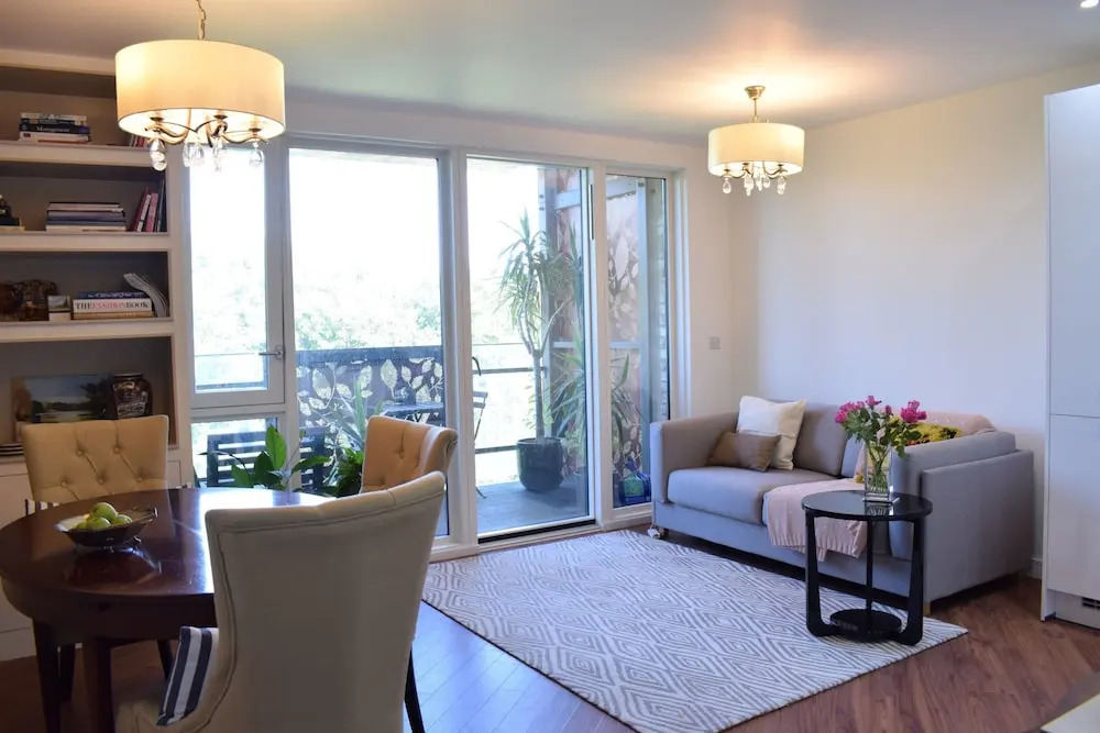 Modern Flat in Canada Water