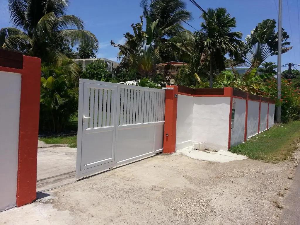 Villa Iguanina120m2-WIFI-300m plage-4 pers