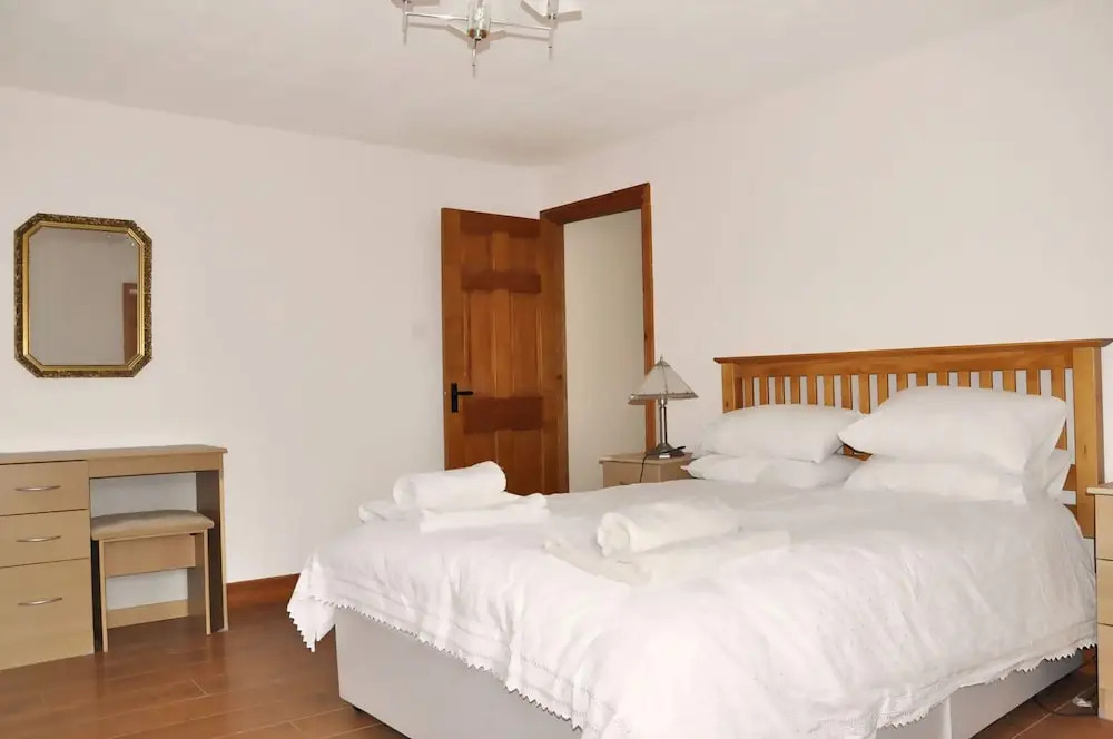 Charming barn conversion with wood burner near Looe