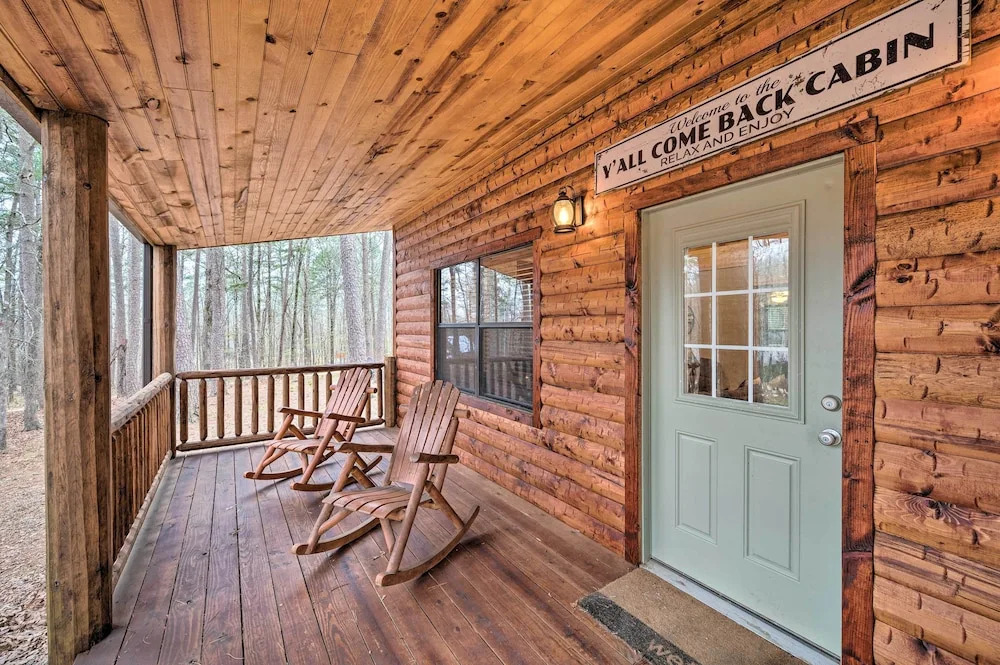 Cabin w/ Hot Tub & Grill - 6 Mi to Broken Bow Lake
