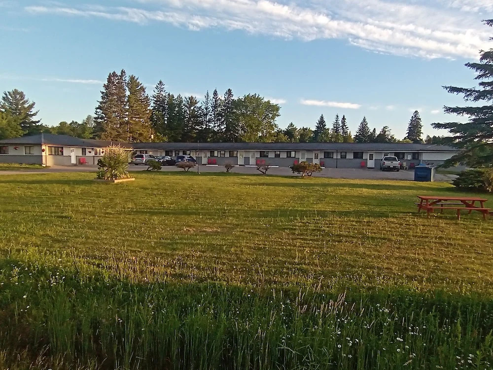 Park Side Motel