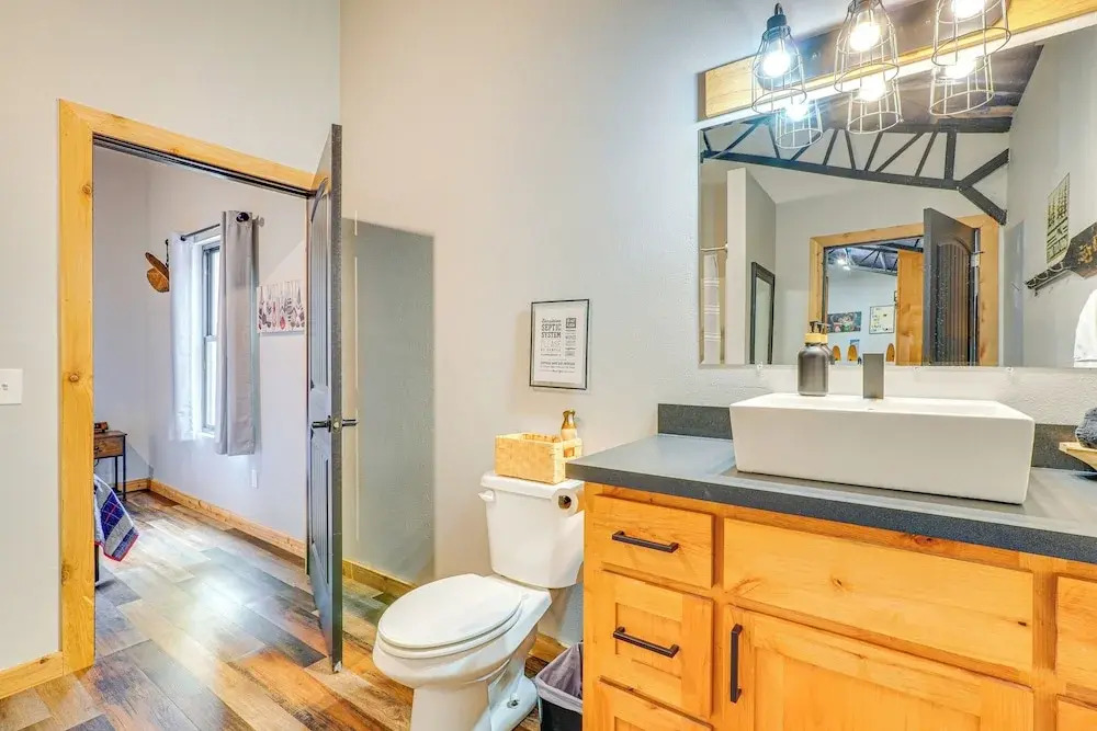 Private Shore Access & Games: Lakefront Getaway
