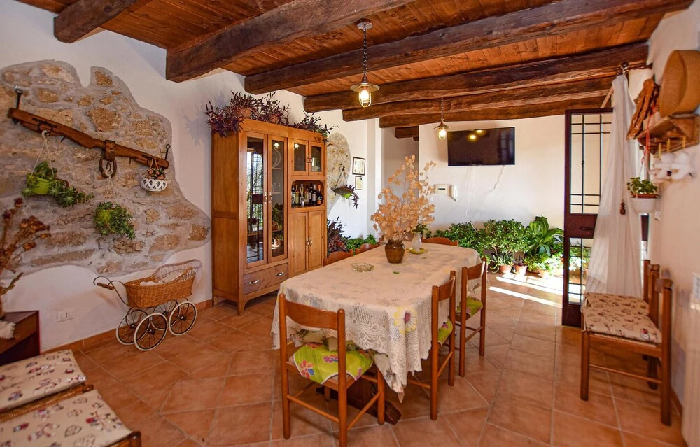 1 Bedroom Gorgeous Home In Montebuono