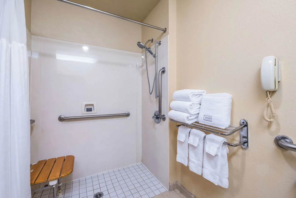 Red Lion Inn & Suites Goodyear Newly Renovated