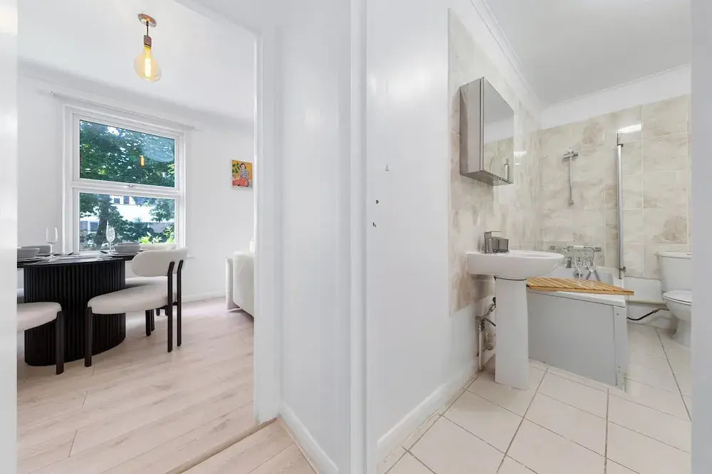 Charming London Apartment Near City Center
