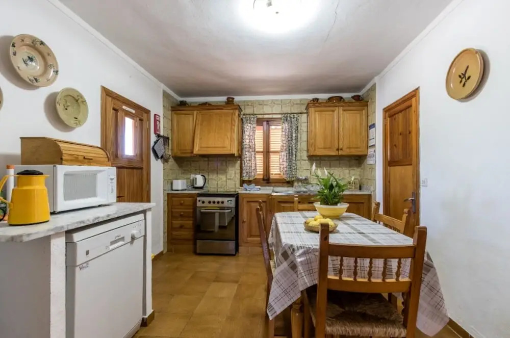 Villa - 4 Bedrooms with Pool and WiFi - 103166