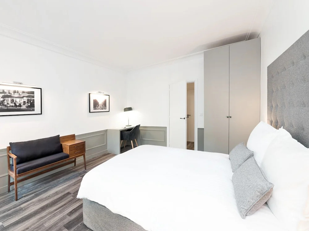 LUX 3 & 4 BDR Montmartre I by Livinparis