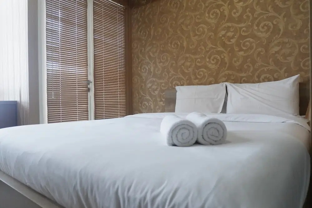 Cozy and Minimalist Studio Apartment at Tamansari Papilio By Travelio