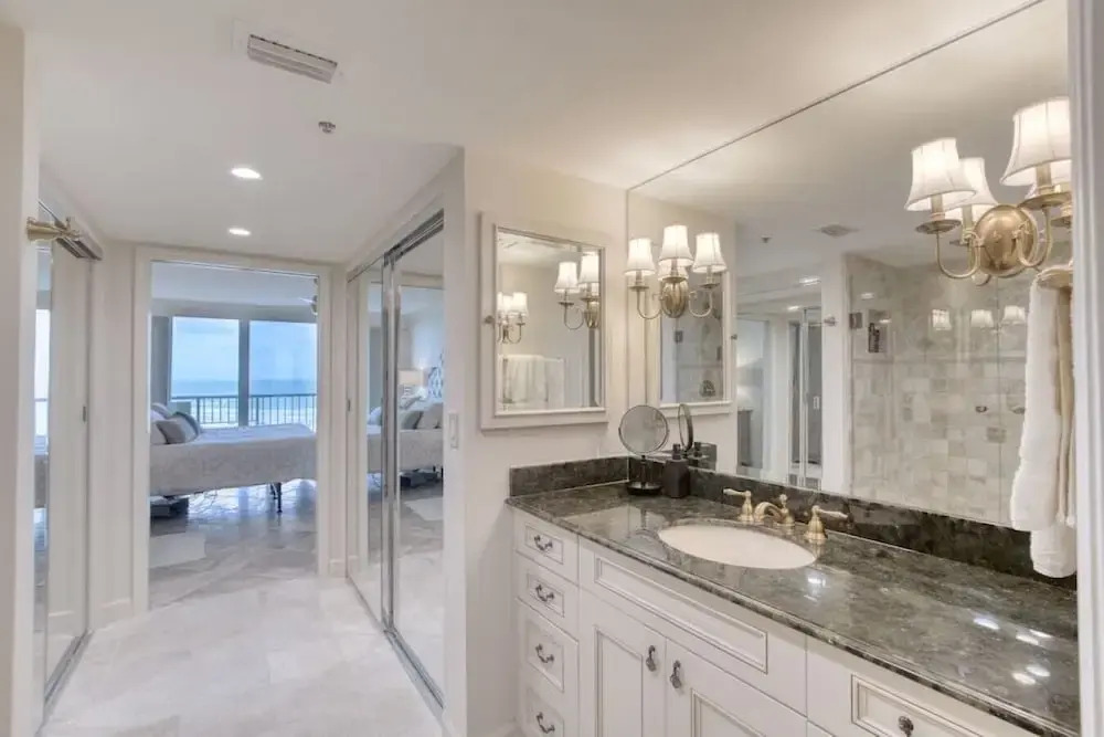 New Smyrna Beachfront Modern 9th Floor Condo Pool Hot Tub