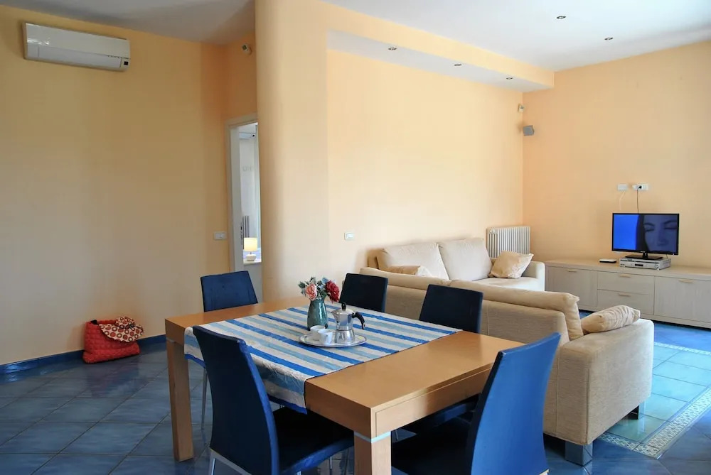 Air-conditioned Apartment With sea View Balcony in the Center of Formia