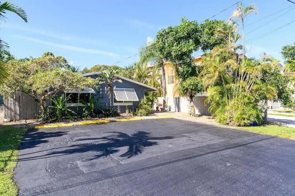 Tropical Peacock Villa with big backyard