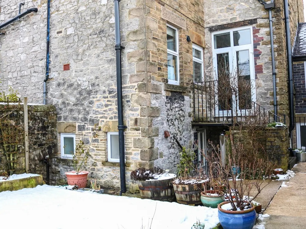 32A, Buxton