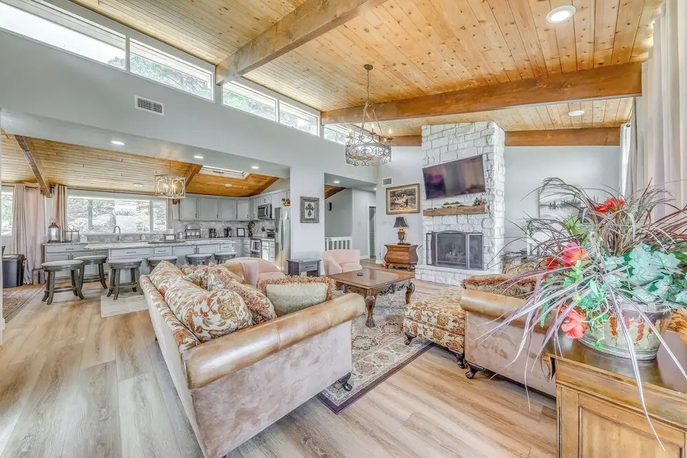 Serene Alto Cabin w/ Mountain Views & Fire Pit!