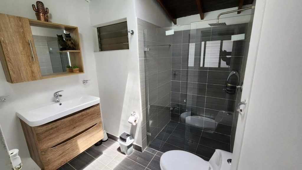 confortable apartamento en envigado muy central wifi de 300 megas