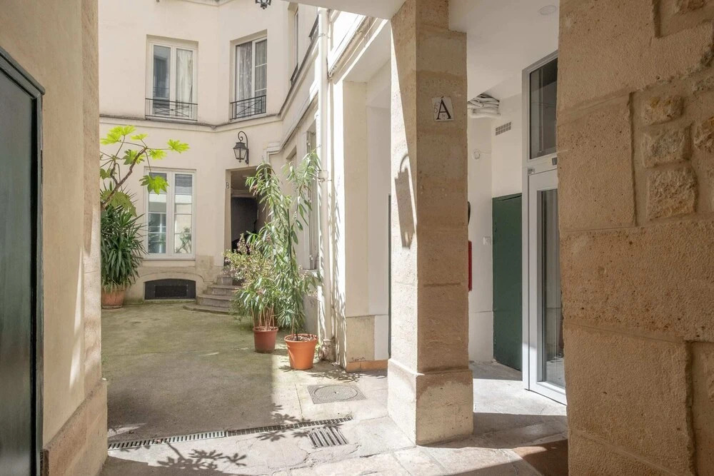 Stylish Apartment for 2 in the Heart of Paris