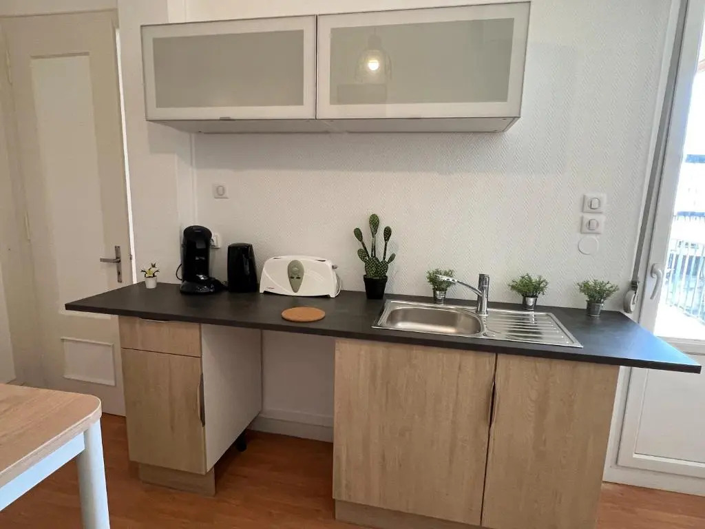 Chambres privées -Private room- dans un spacieux appartement - 100m2 centre proche gare