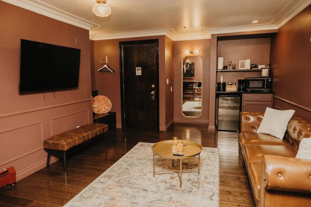 The Brooks Hotel Restaurant and Lounge