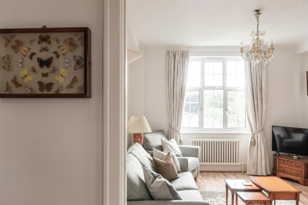 Stylish Art Deco 1 bedroom in West London