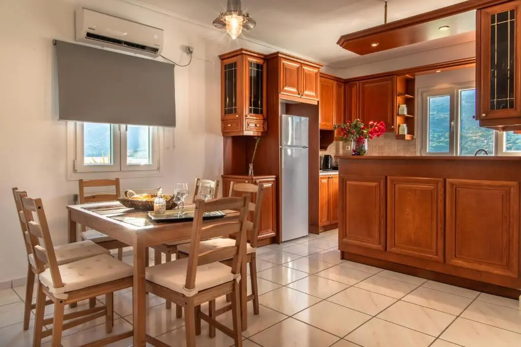 Eleni's Seaview House