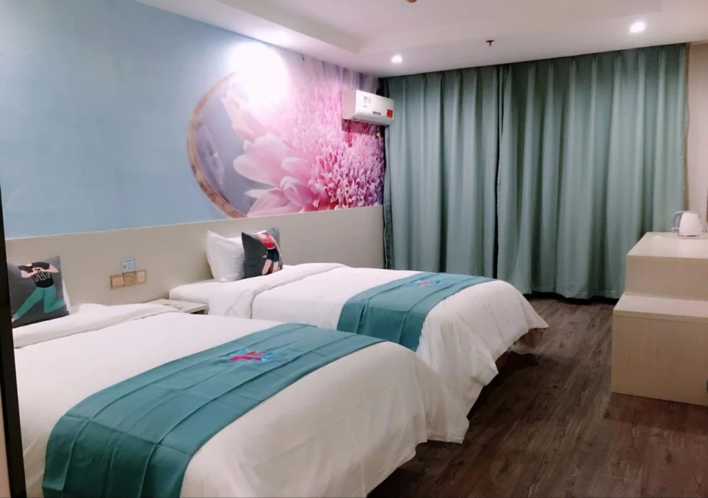 Pai Hotel Nanchang West Jiefang Road Xinjia'an Metro Station