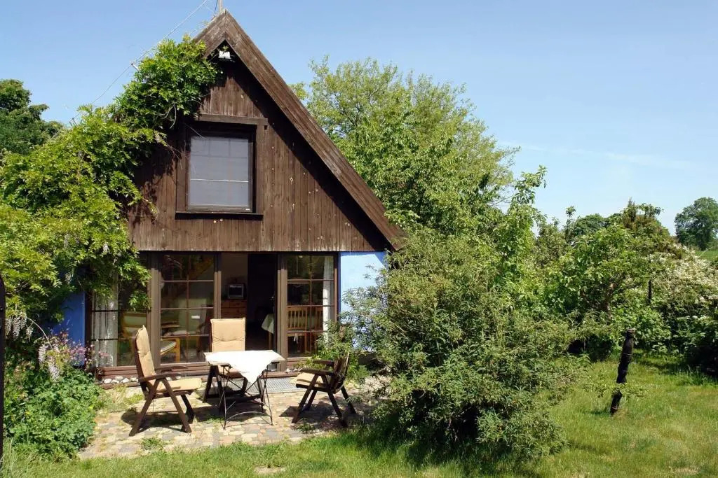 Blaues Haus by Rujana
