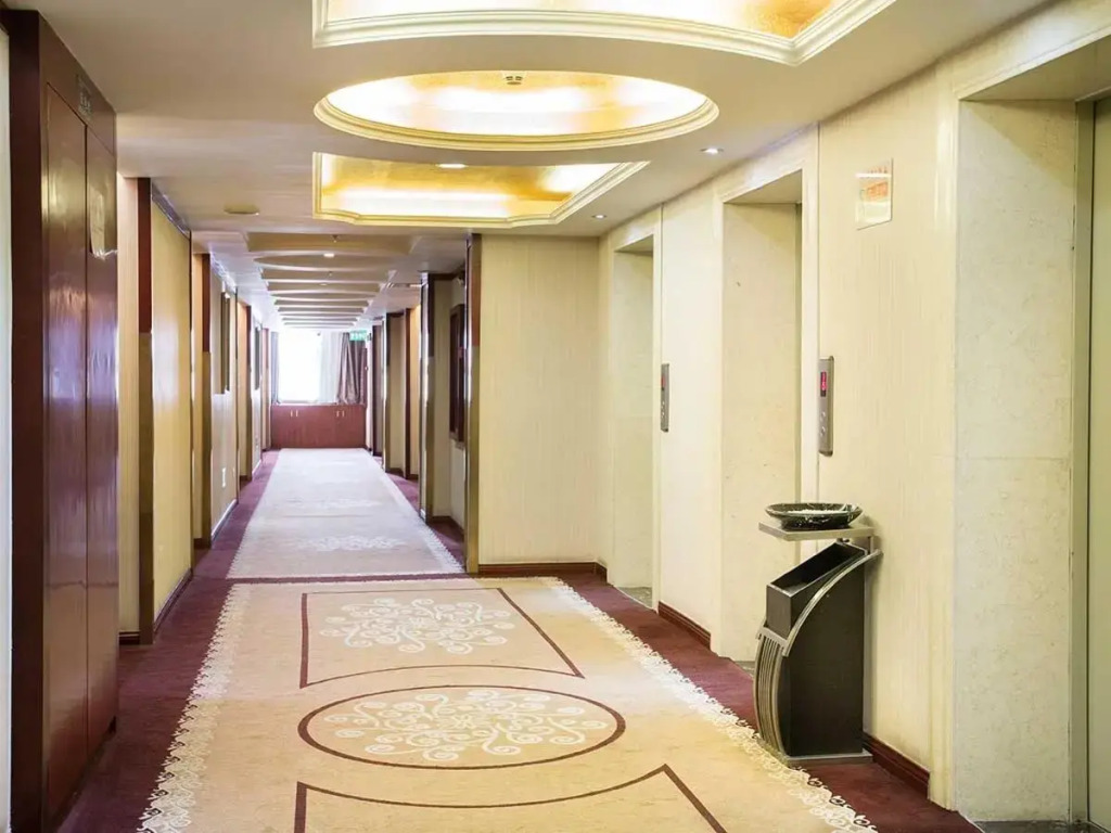 Vienna Hotel (Chengdu Convention and Exhibition Center Huayang Metro Station)
