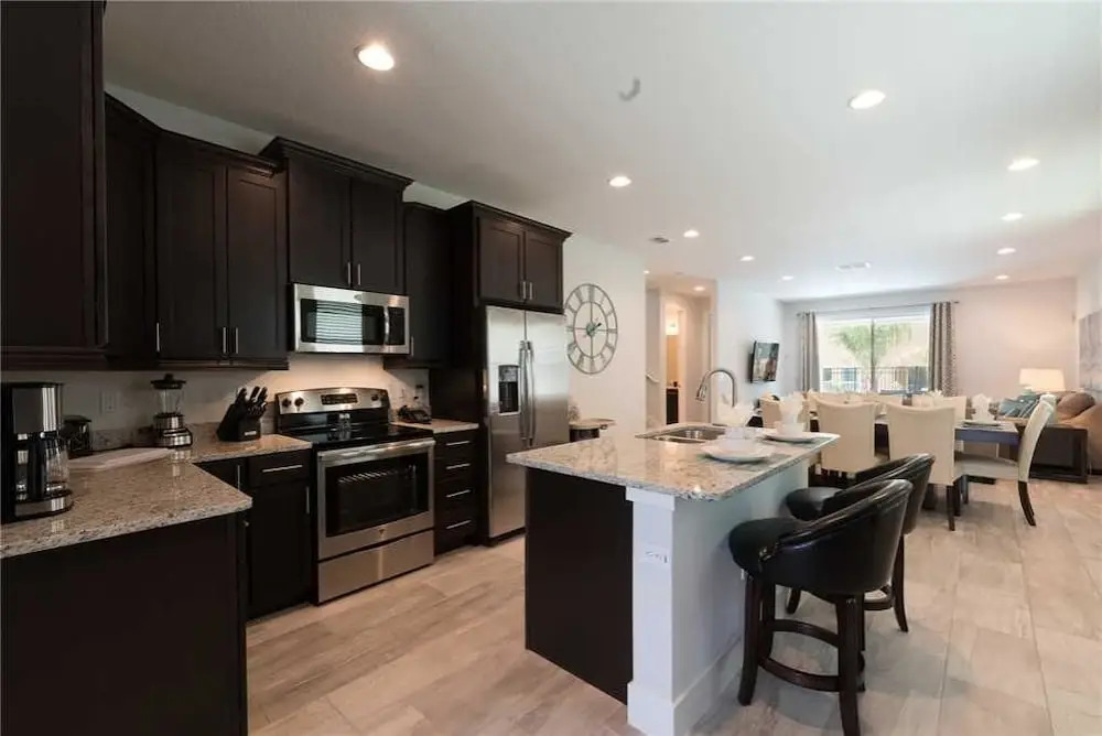 Reunion Beauty 8 Bedroom Home with Private Pool and Spa