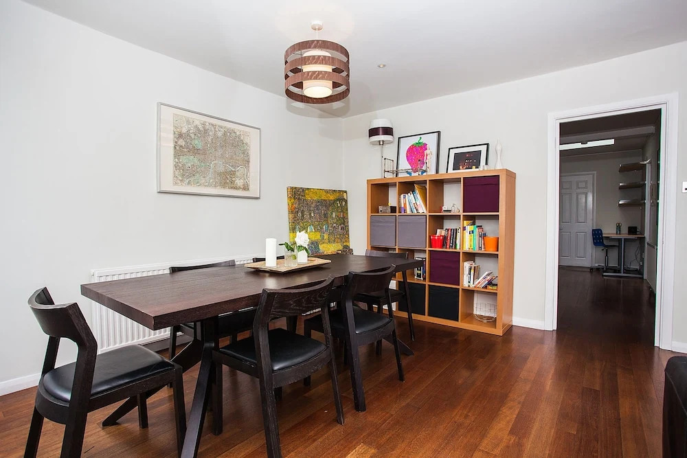 Spacious Top-Floor Flat With Stunning Roof Terrace