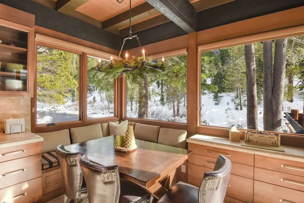 Joy on the River Stunning Waterfront Home for 10