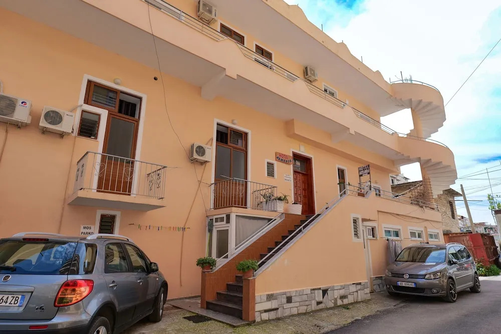 Apartments and Rooms Armanda