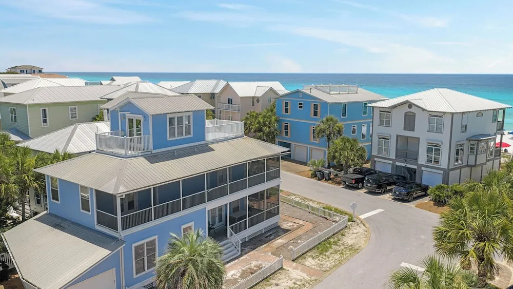 Holiday House by Avantstay Oceanview, Steps to Beach