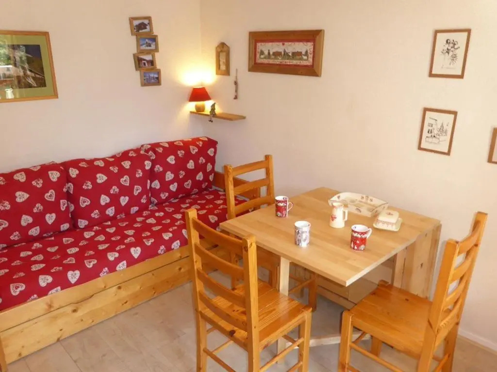 Charmant appart rénové 4 pers, balcon sud, plein centre, proche ski et piscine! - FR-1-342-187