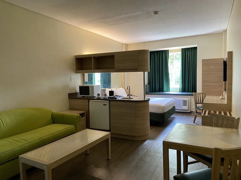 Microtel Inn & Suites Luisita-tarlac