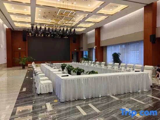 Yatai Conference Center Hotel
