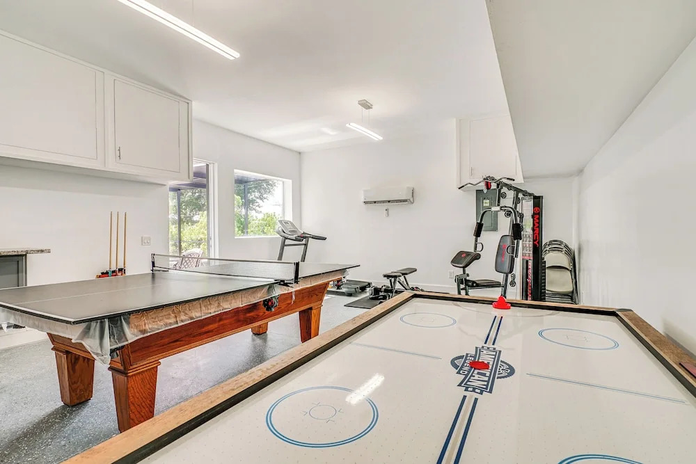 Game Room & Bbq: Cape Coral Escape, 5 Mi to Beach!