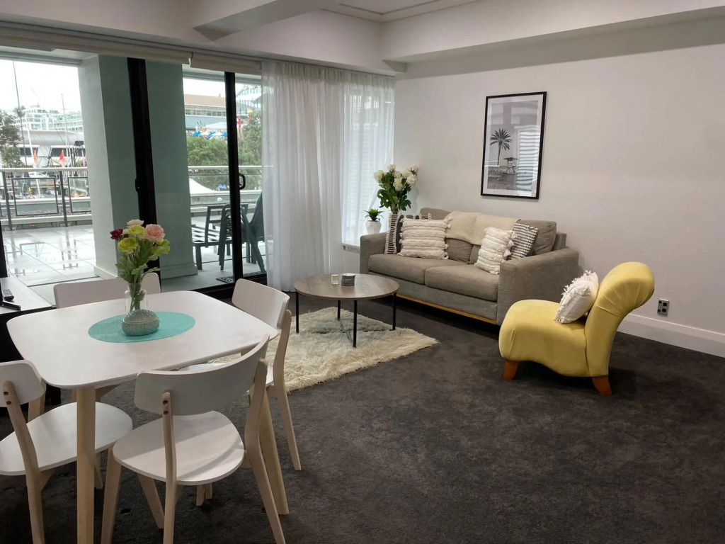 Spacious 2br Ocean Front View - Free Parking