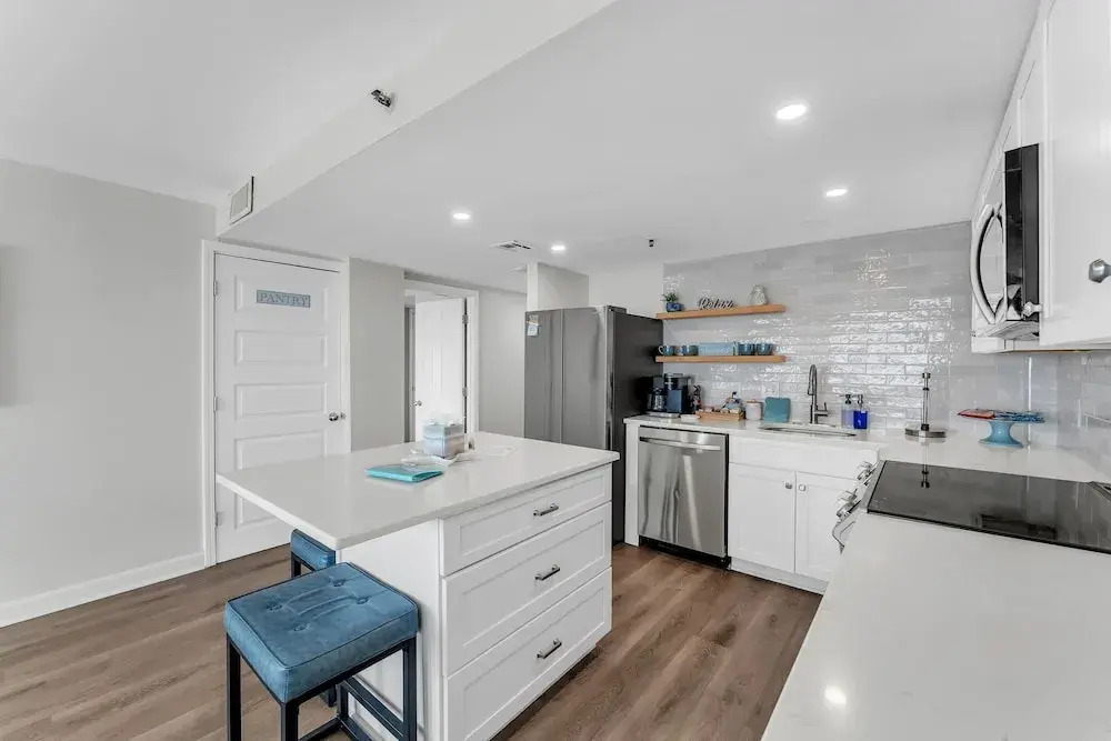 Oceanfront Gem Pool, Balcony, Modern Touch 3 Bedroom Condo