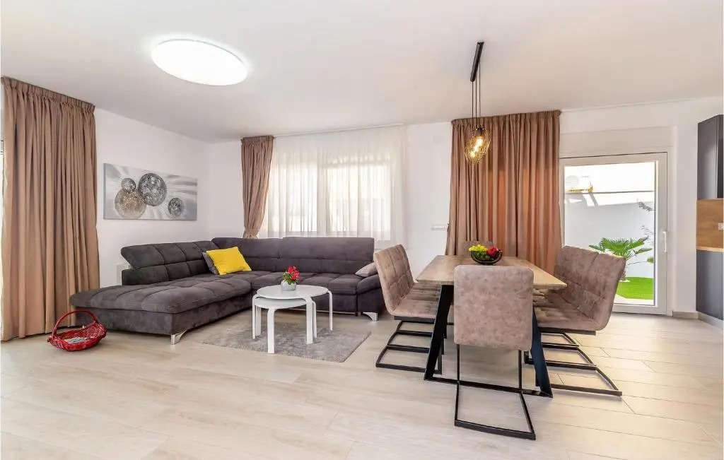 Cozy Home In Linardici